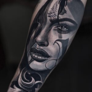 Retrato Mujer A grises sin sonido